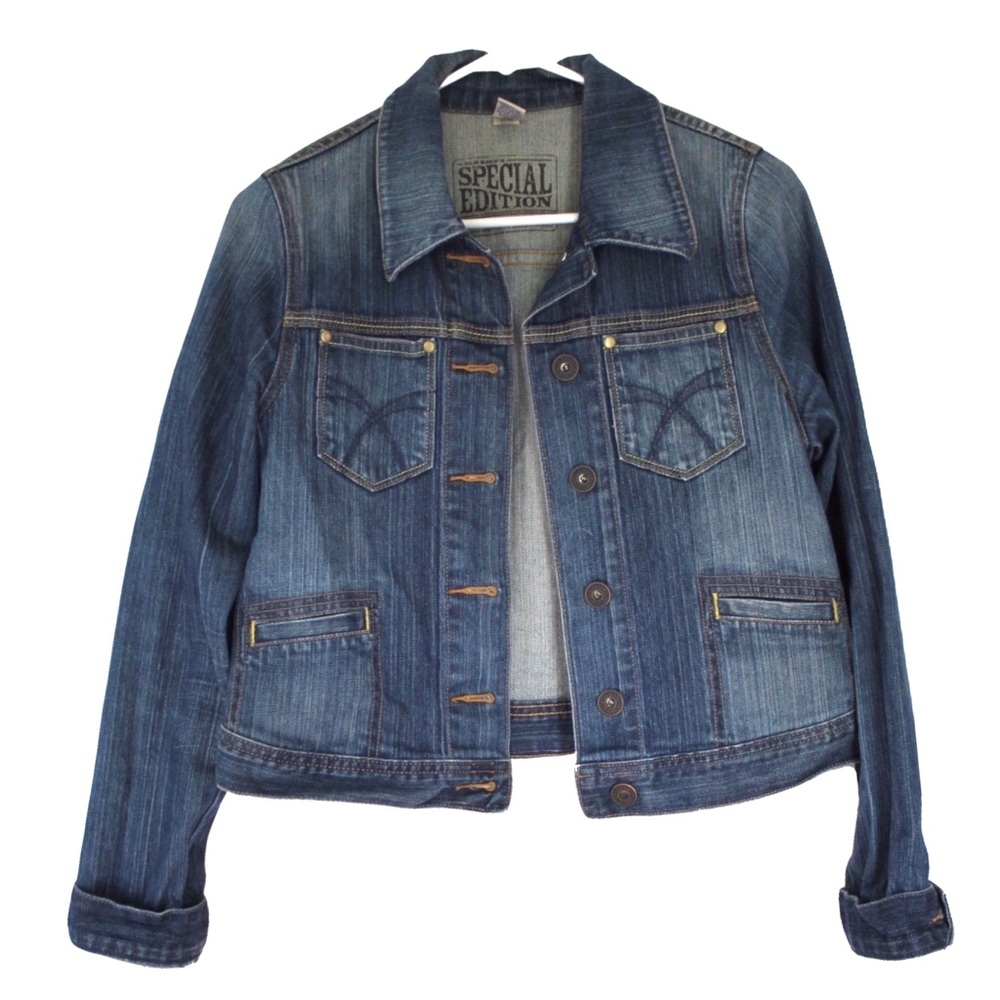 Classic jean jacket w/ pockets